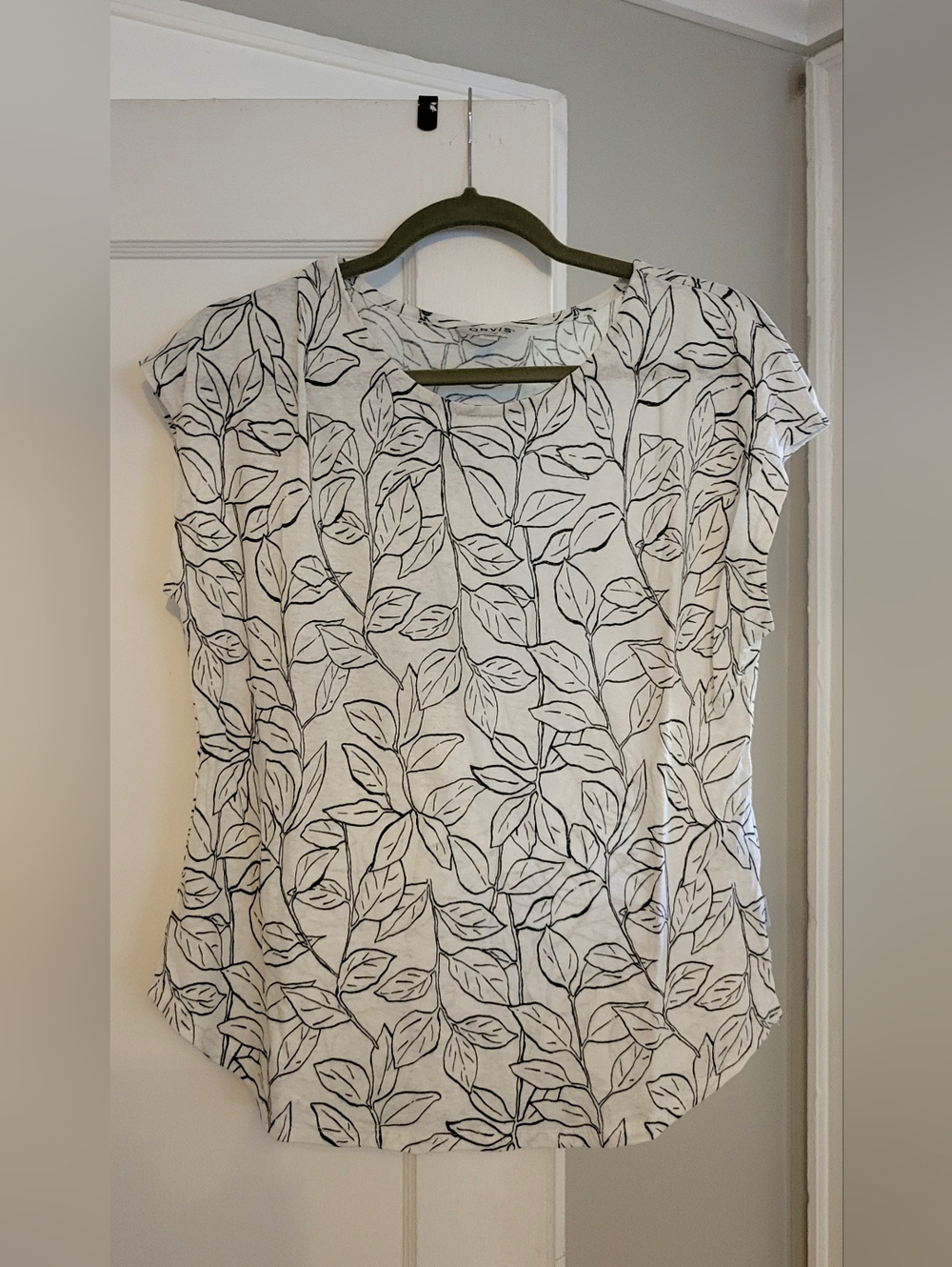 NWOT Orvis White Leaf-Print Cap Sleeve Top